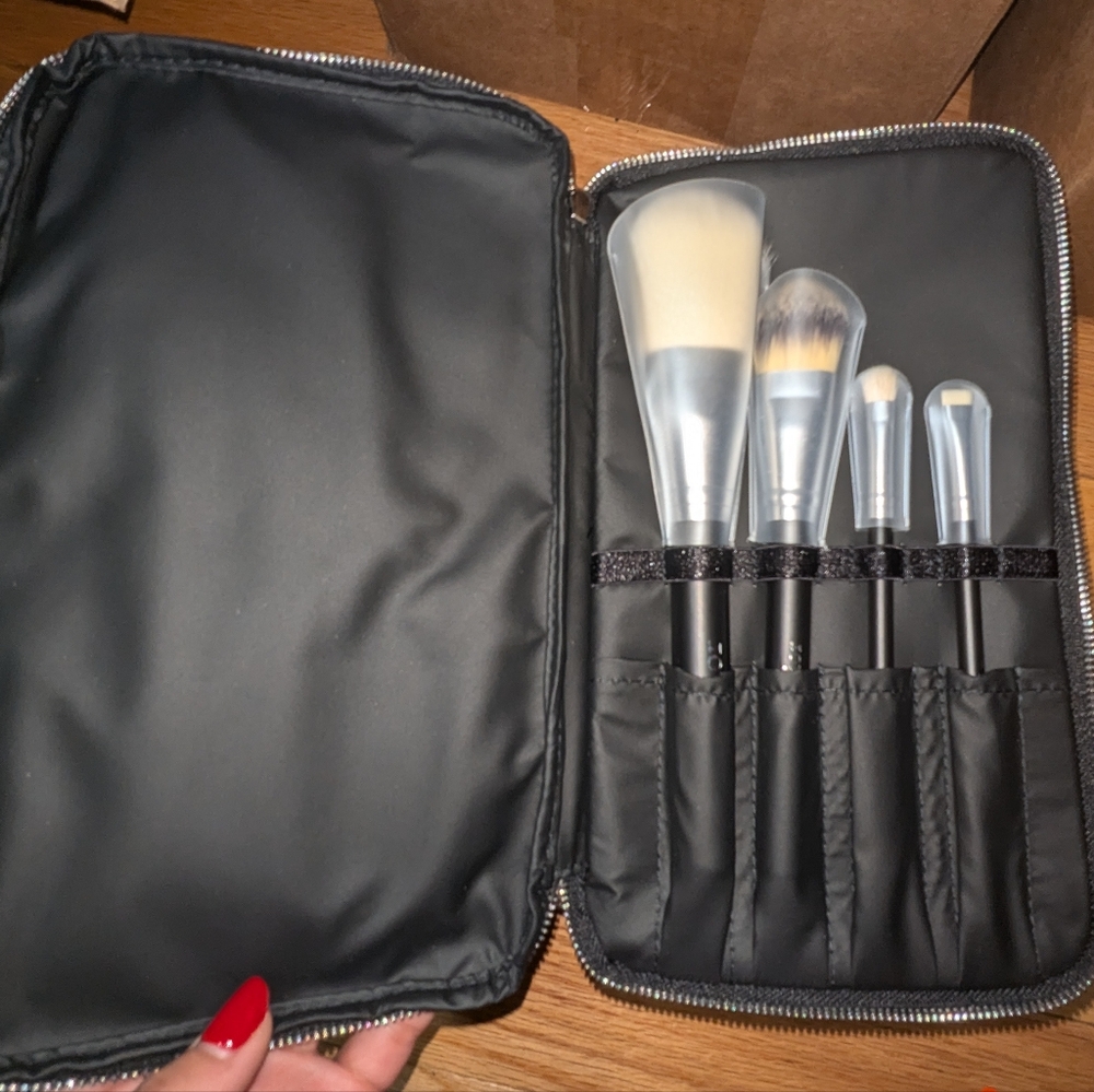 NEW IN BOX DIOR BACKSTAGE BRUSH SET & COSMETIC CASE - Picture 7 of 9